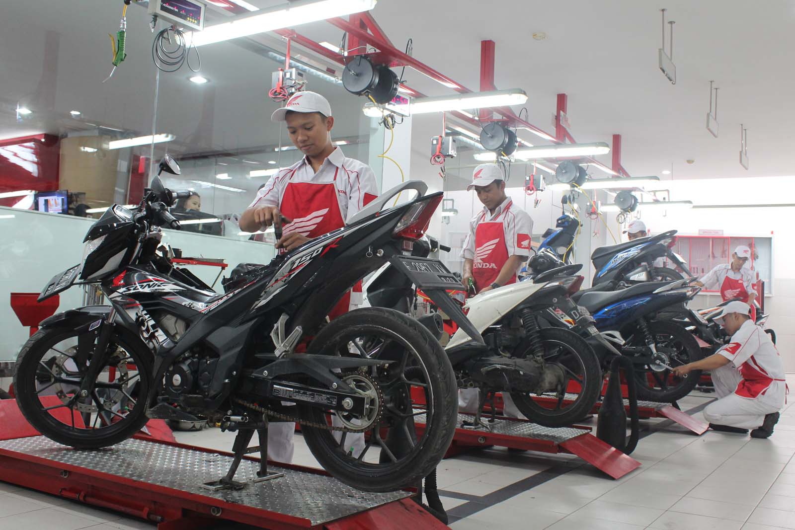 Jelang Arus Mudik Mekanik Honda Siap Servis Motor Calon Pemudik