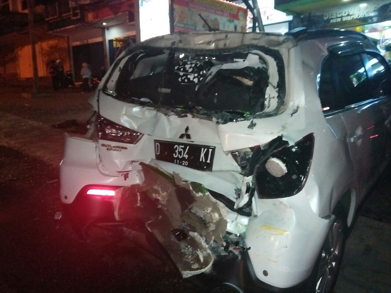 Kecelakaan Tabrakan Beruntun Mega Mendung 14 April 2018 3